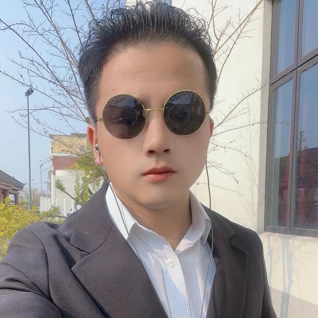 路灯下的军仔🎤