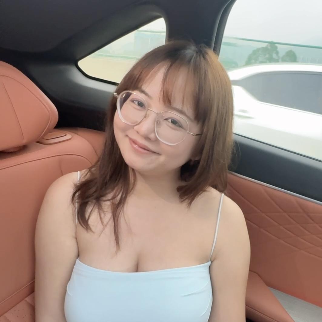 云月轻奢时装店