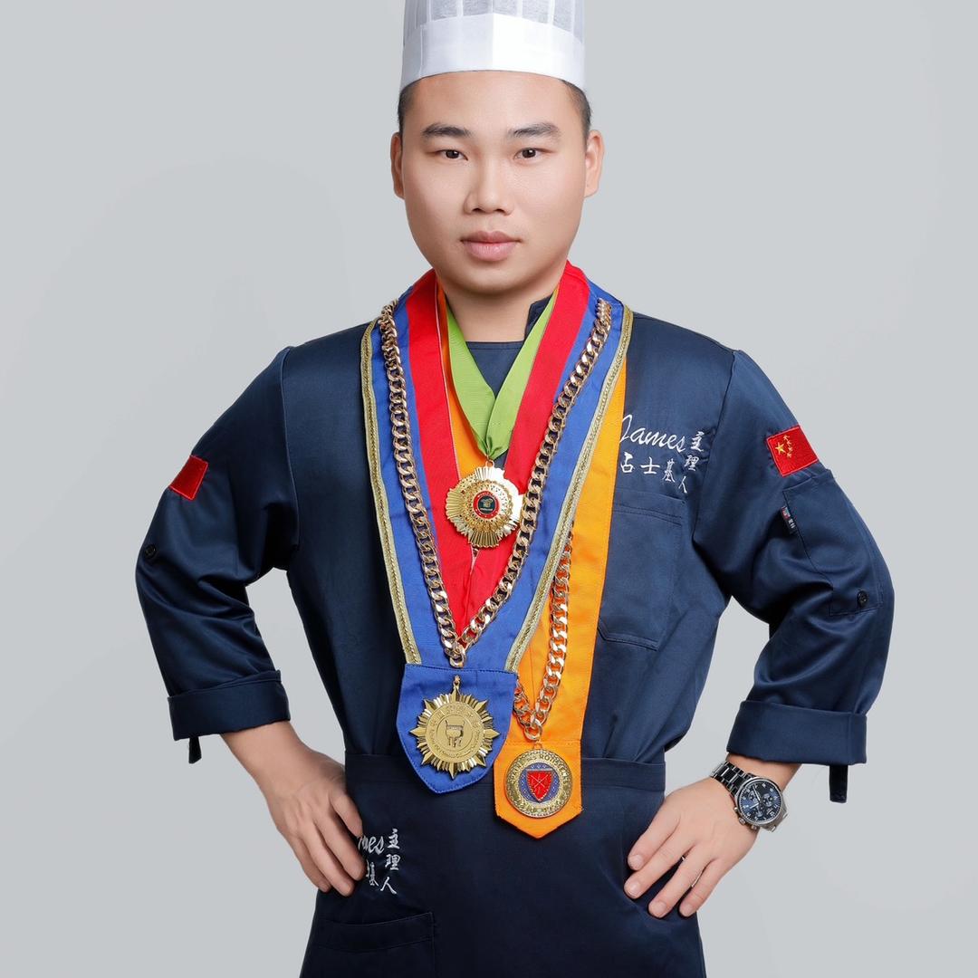 James  ：占士基