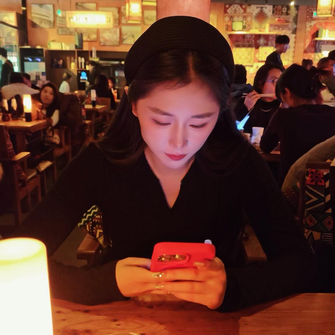 低调行善羽儿头像