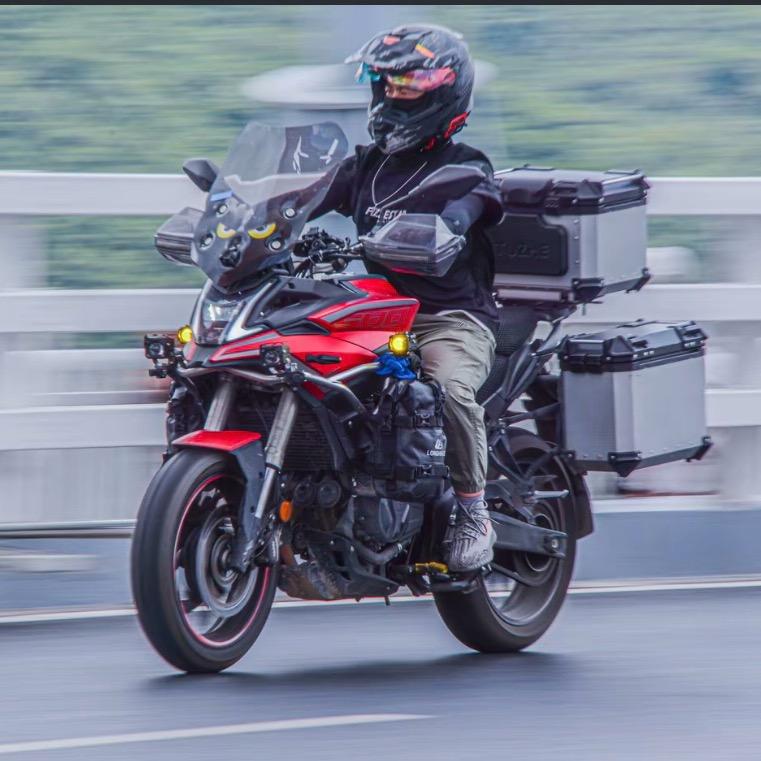 爱骑拉力的松松