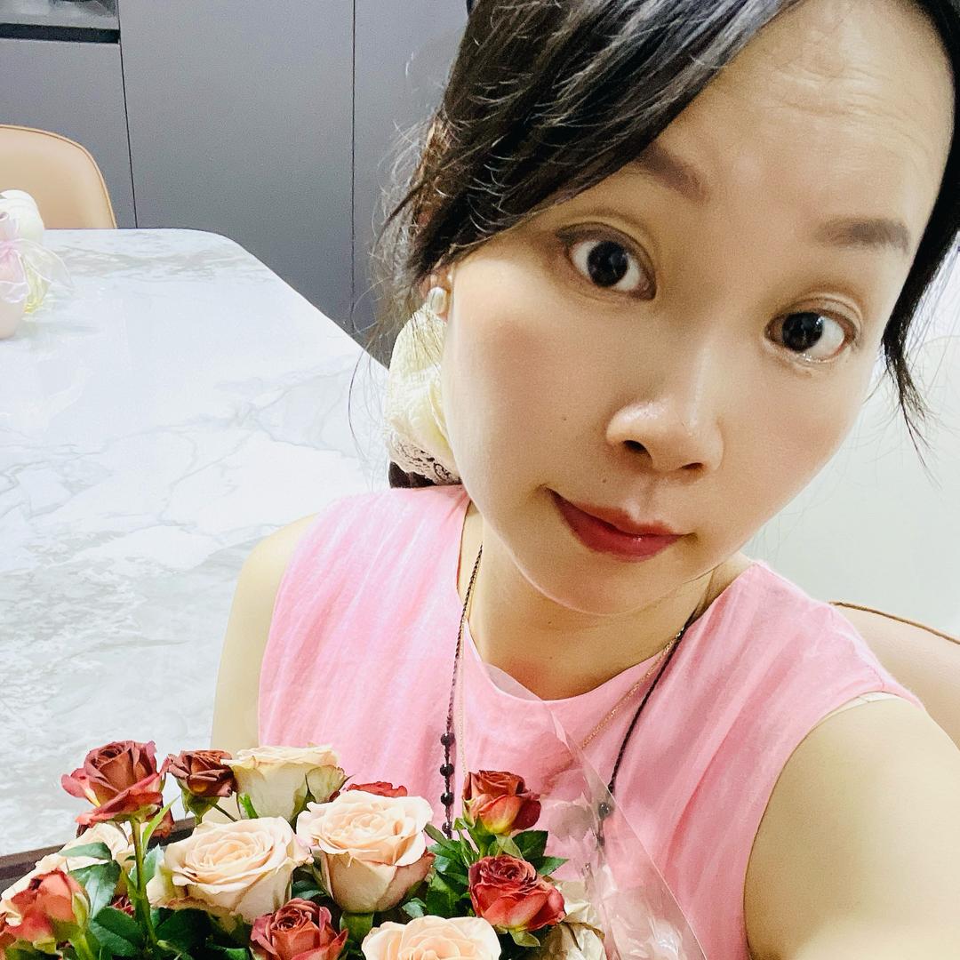 花石🉑️🉑️海鲜老板娘