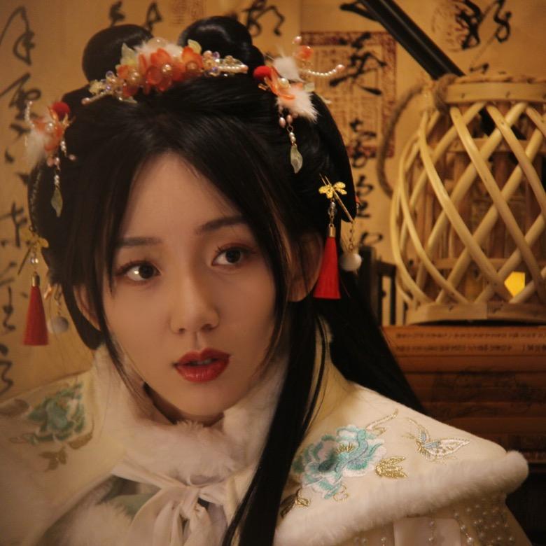 霓语婳裳摄影馆