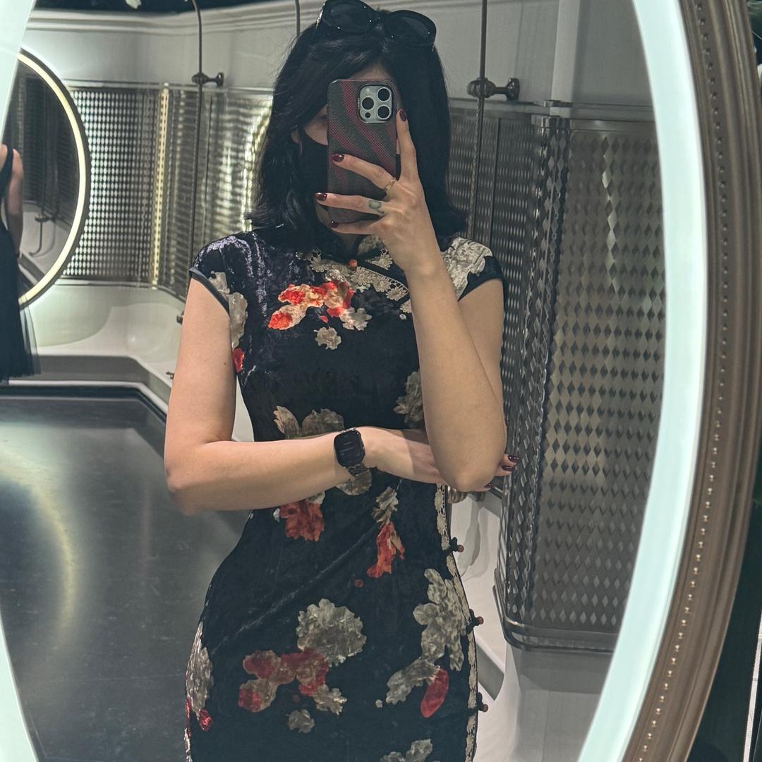 爱吃蜜三刀的大姐姐