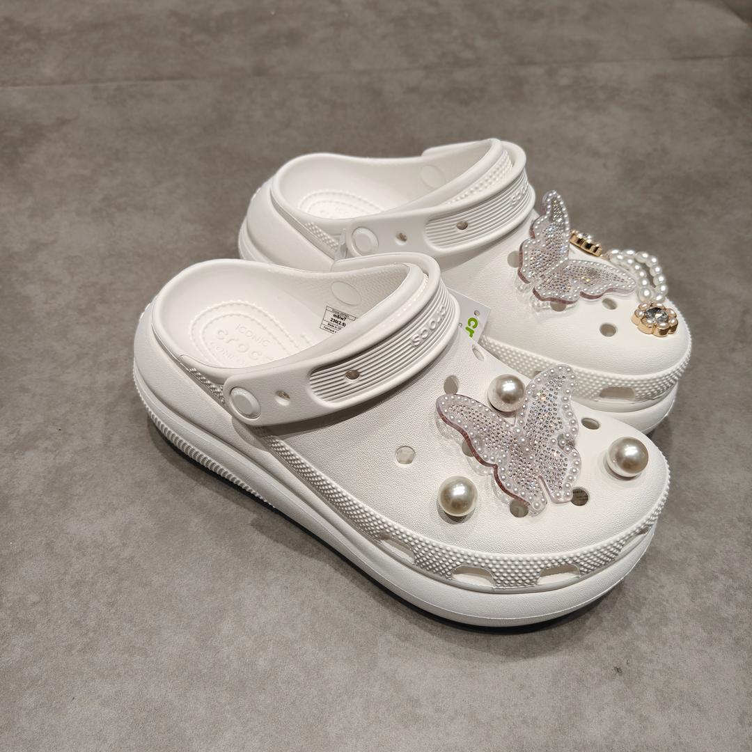 上海宝山万达洞洞鞋柜姐