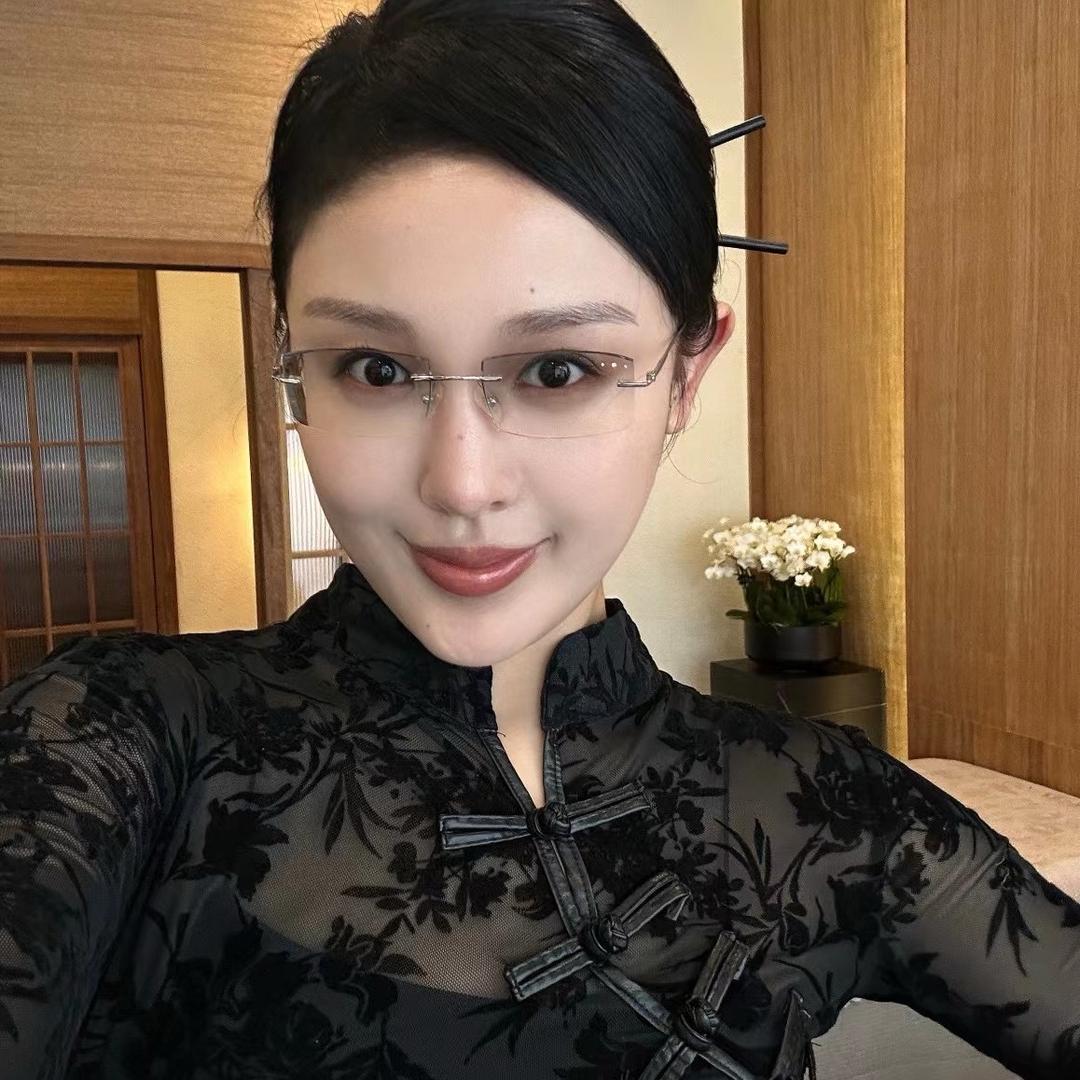 小阿俏的深夜厨房（直播号🔍破烂女王）