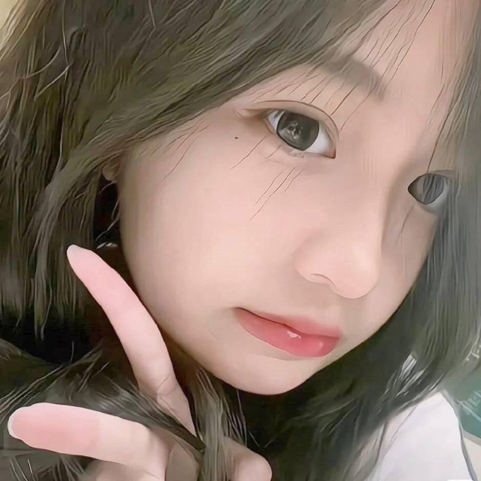 一口包子吃成个圆脸