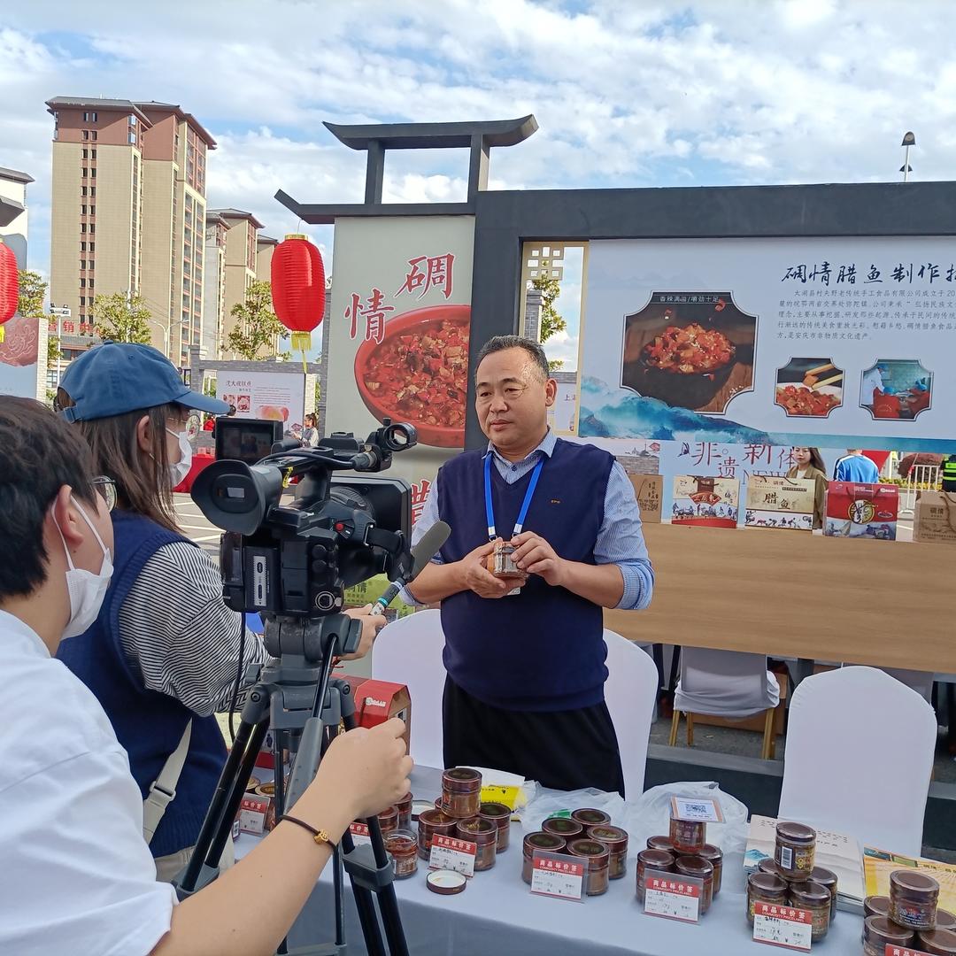 碉情食品（老周）