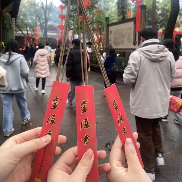 明明来了