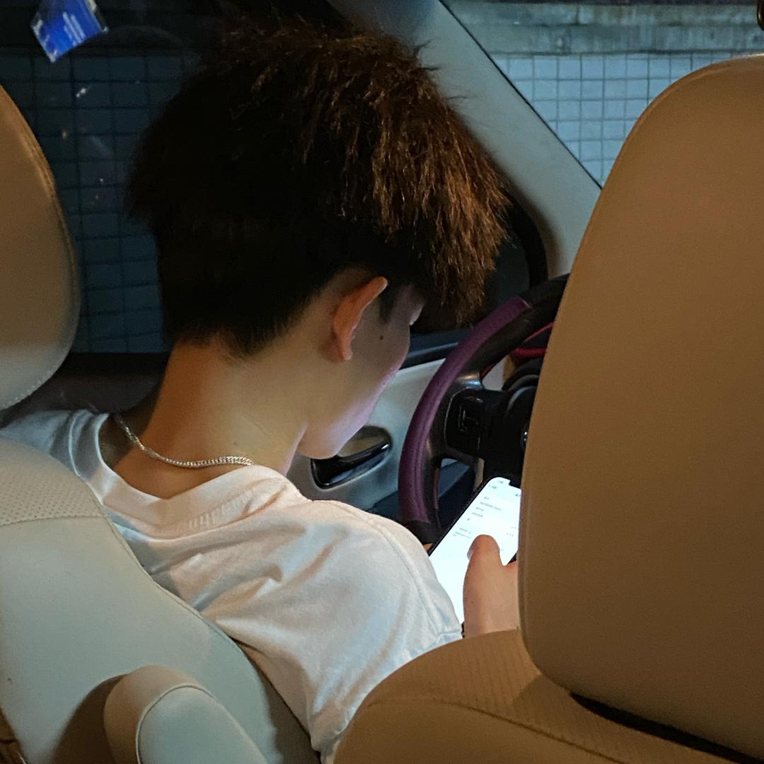 粤K邹同学