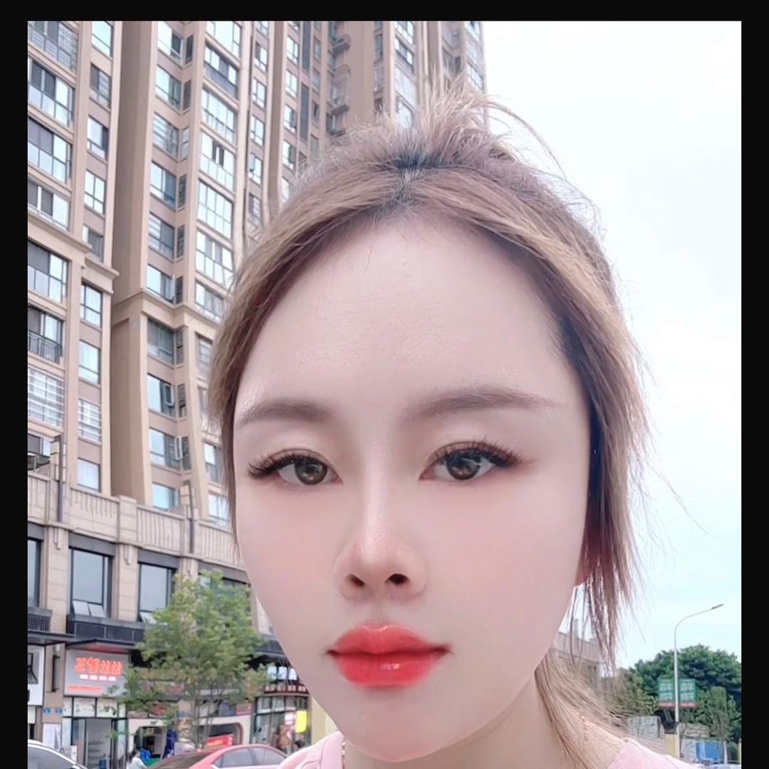 卖商铺住房小姐姐（橱窗有好物）