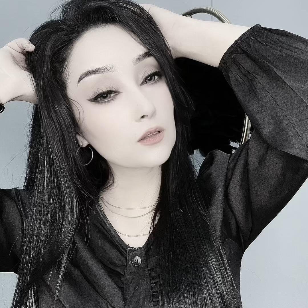阿斯塔乃服装