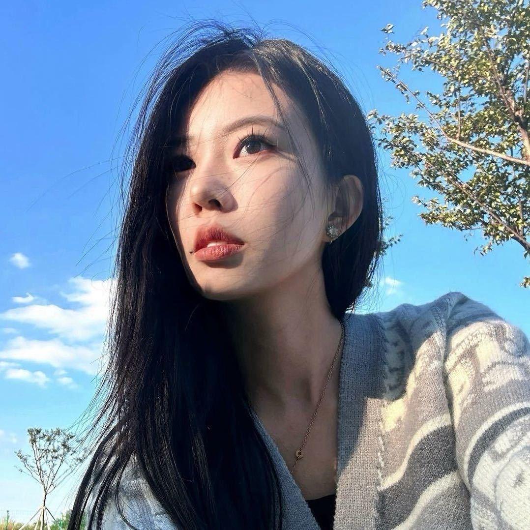 裕婕（被张凌赫主动对视N次版）