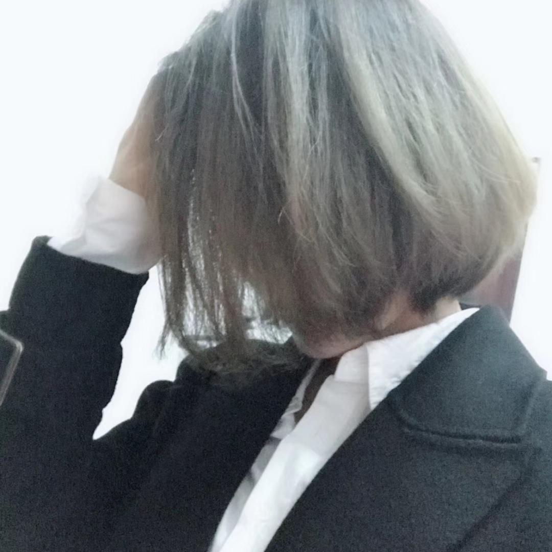 薄荷绿。