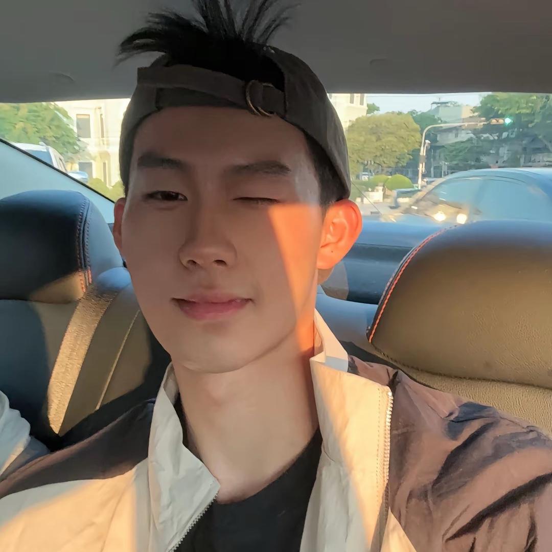 小王是单眼皮