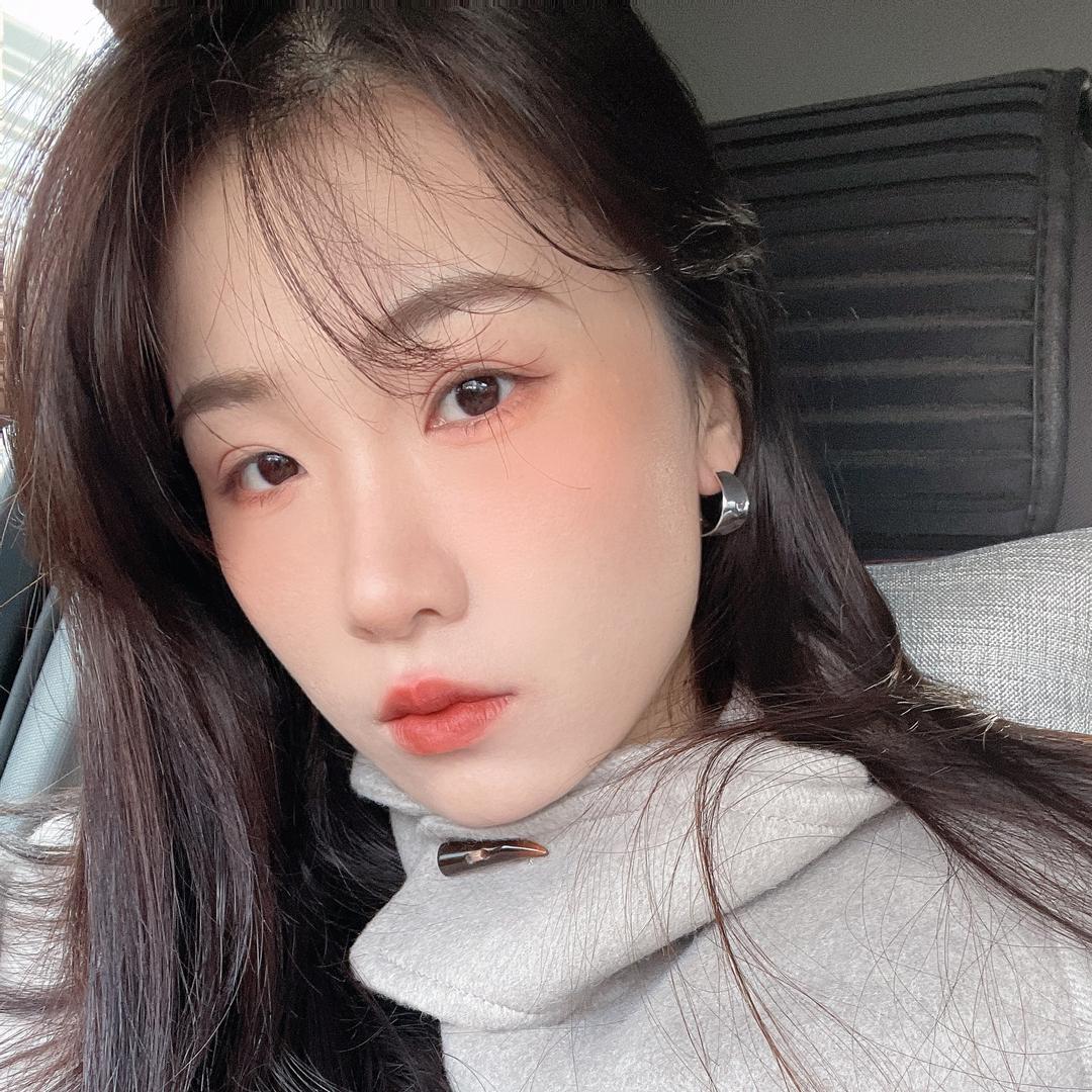 喝茶的燕子