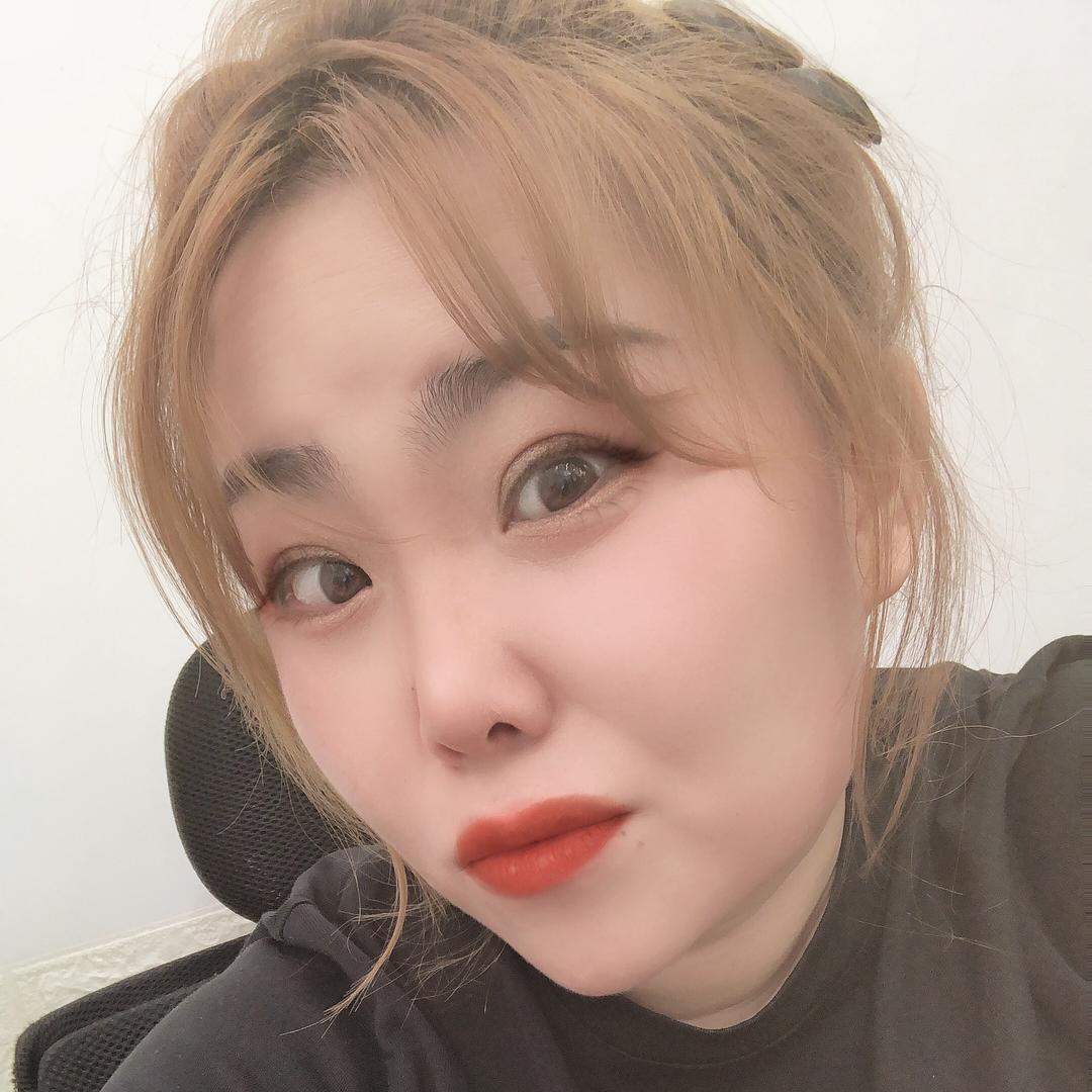 西安市莲湖区五月服装店