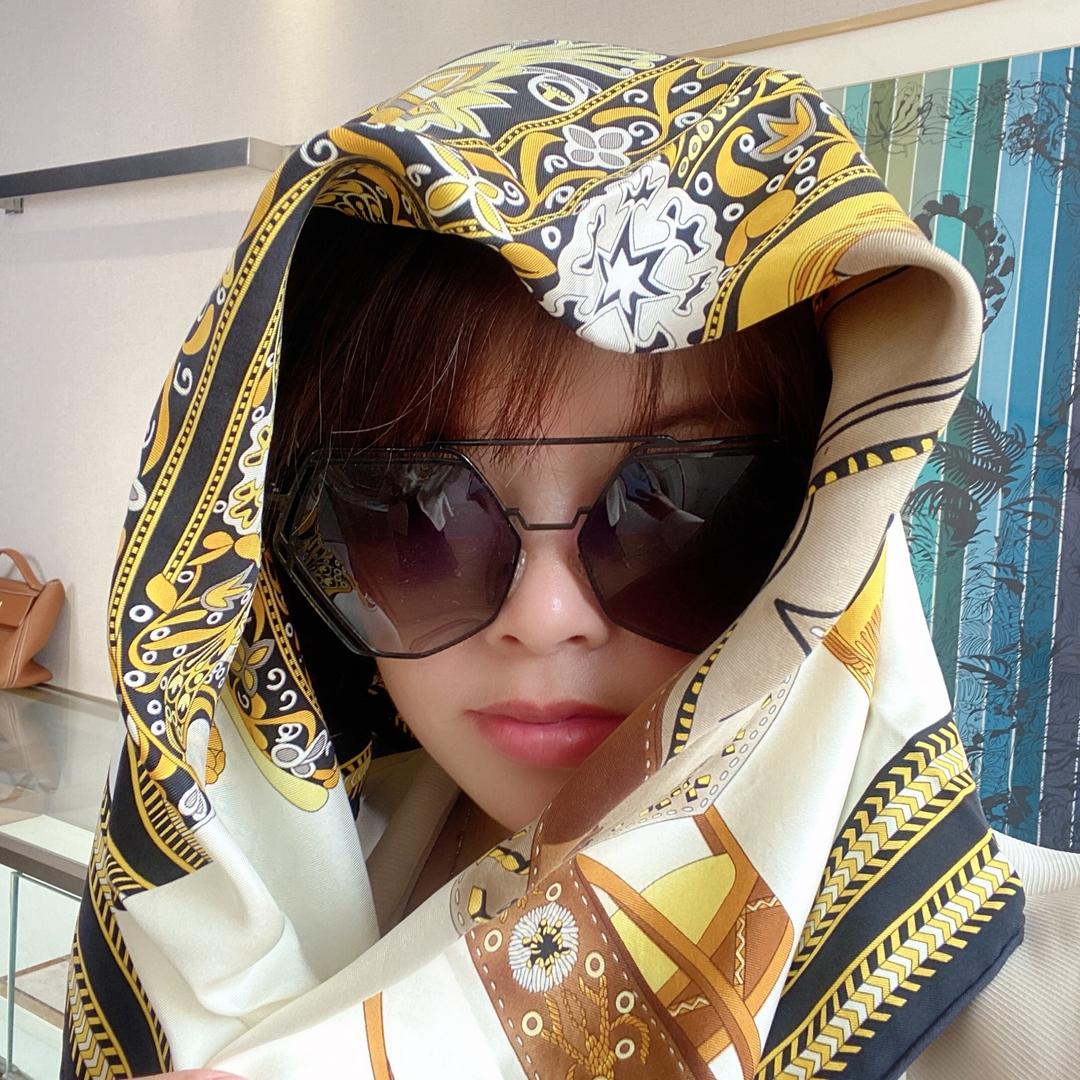 麦唯巾真丝羊绒围巾