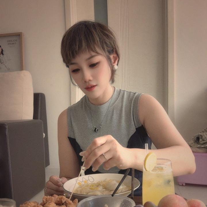 是蓓蓓吖.