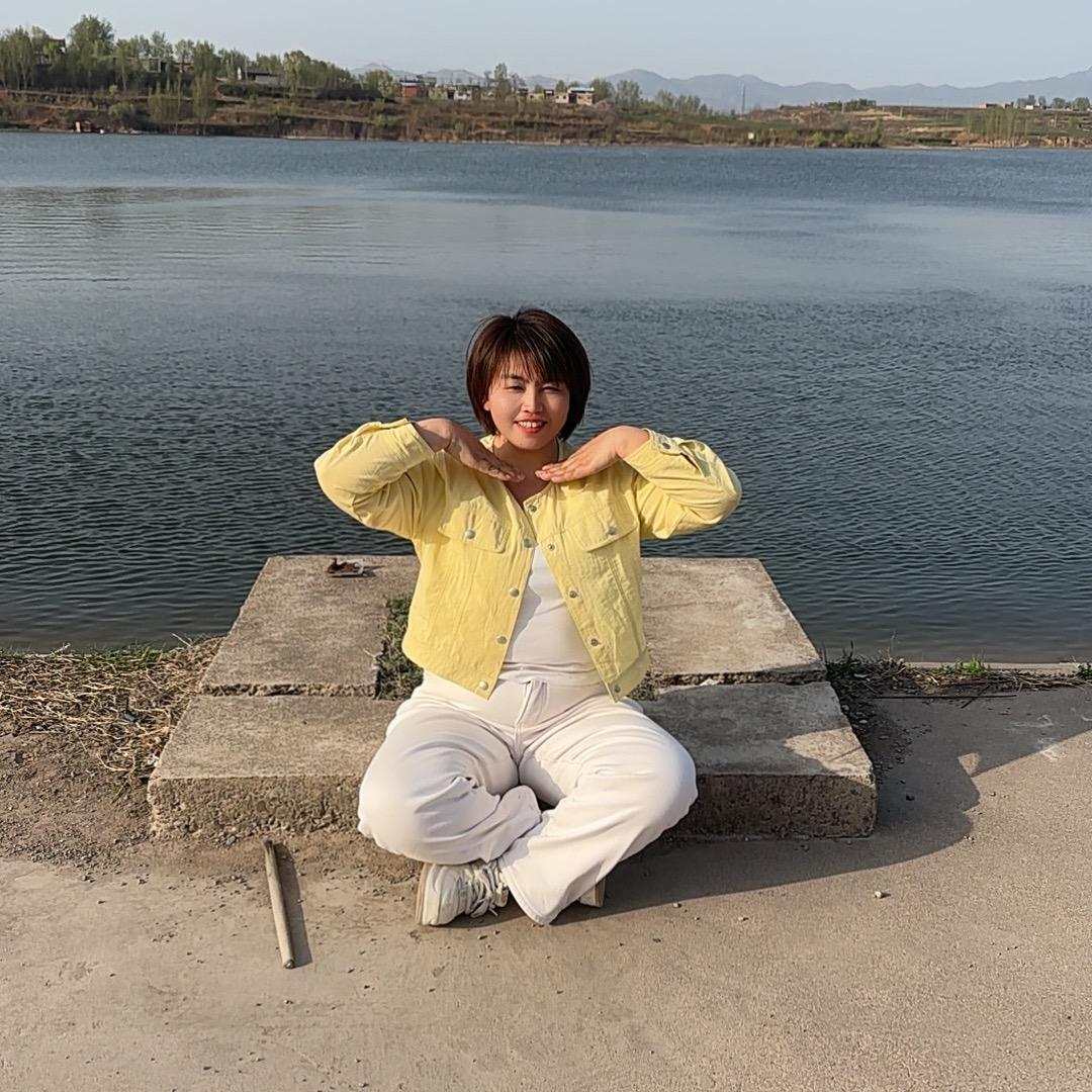 《妮妮童装》1503638992