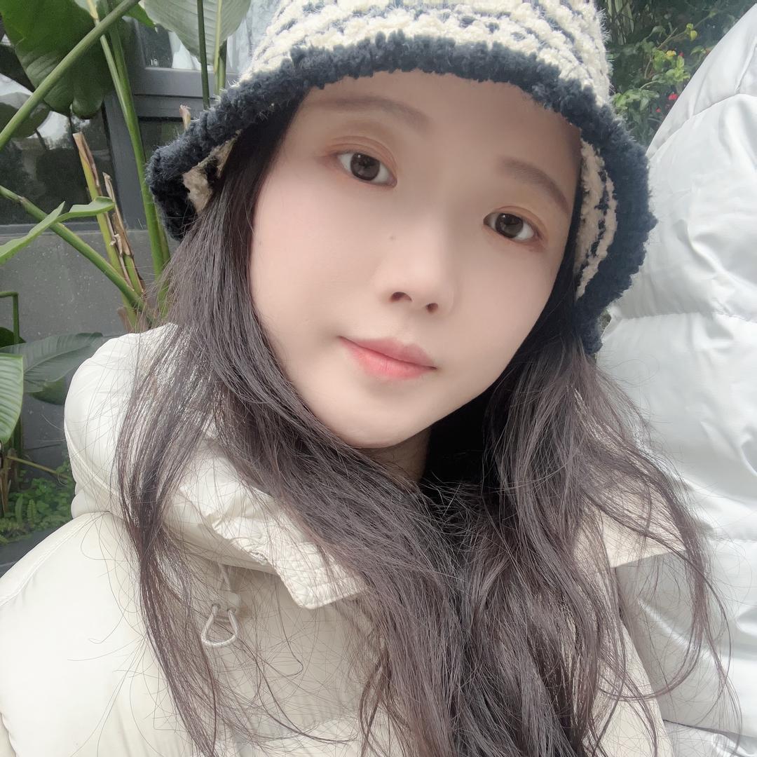 👩🏻
