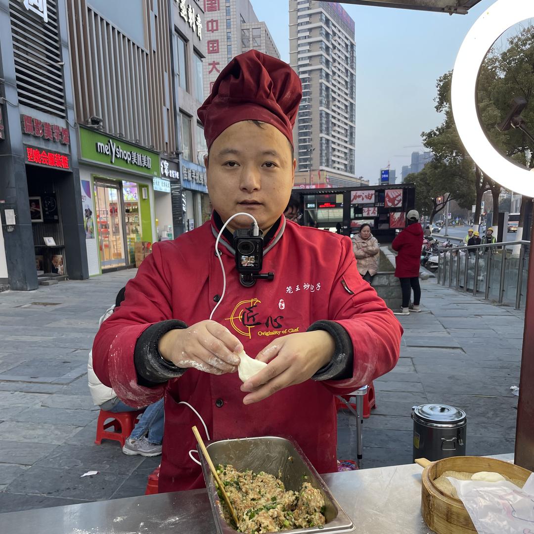 笼王炒馅包子 刘师傅
