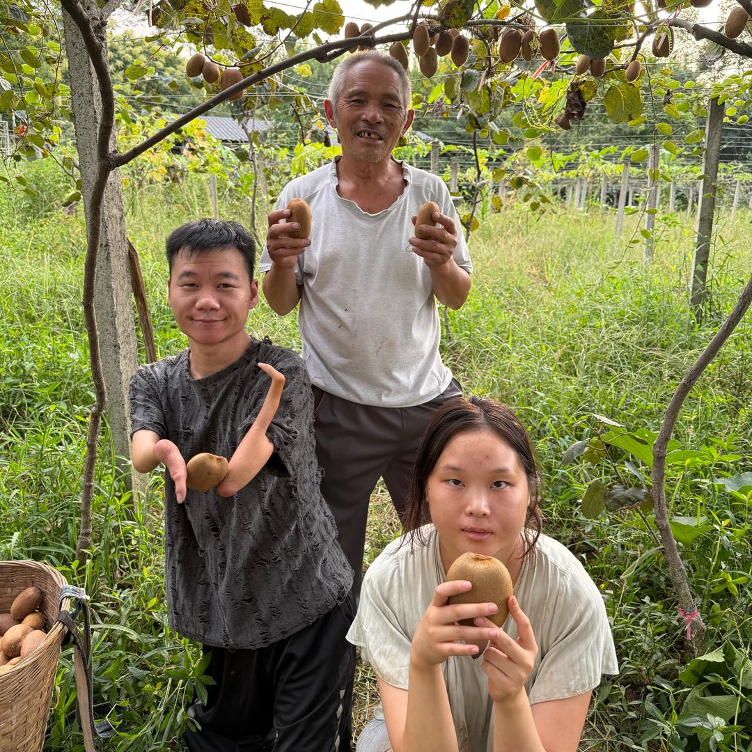 助力大山里的双双和壯壯