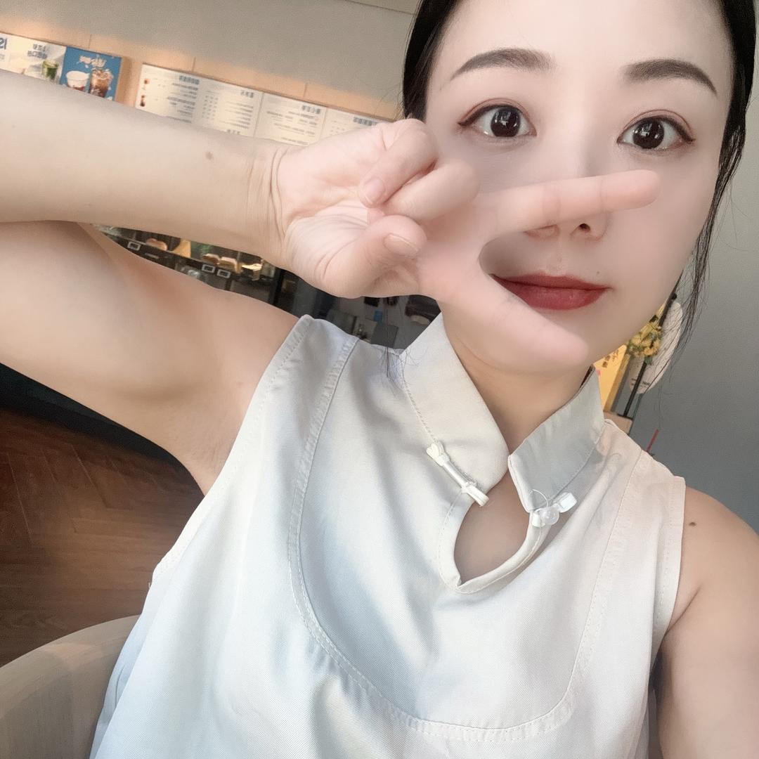 鸭头小妹（户外唱歌）
