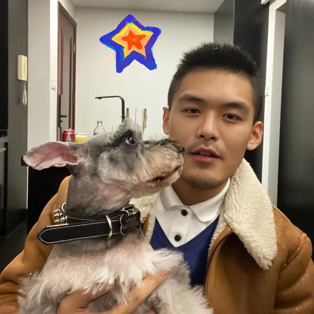 好大一个钟
