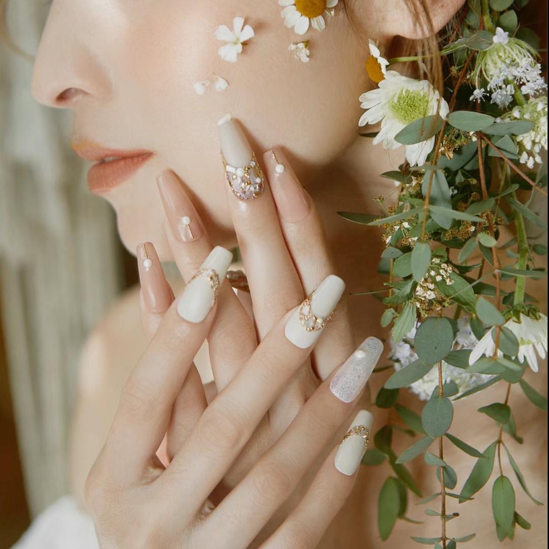 桦南县晓华美甲美睫店