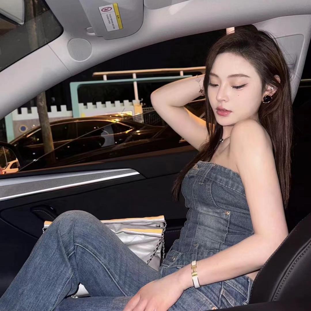 嫣然
