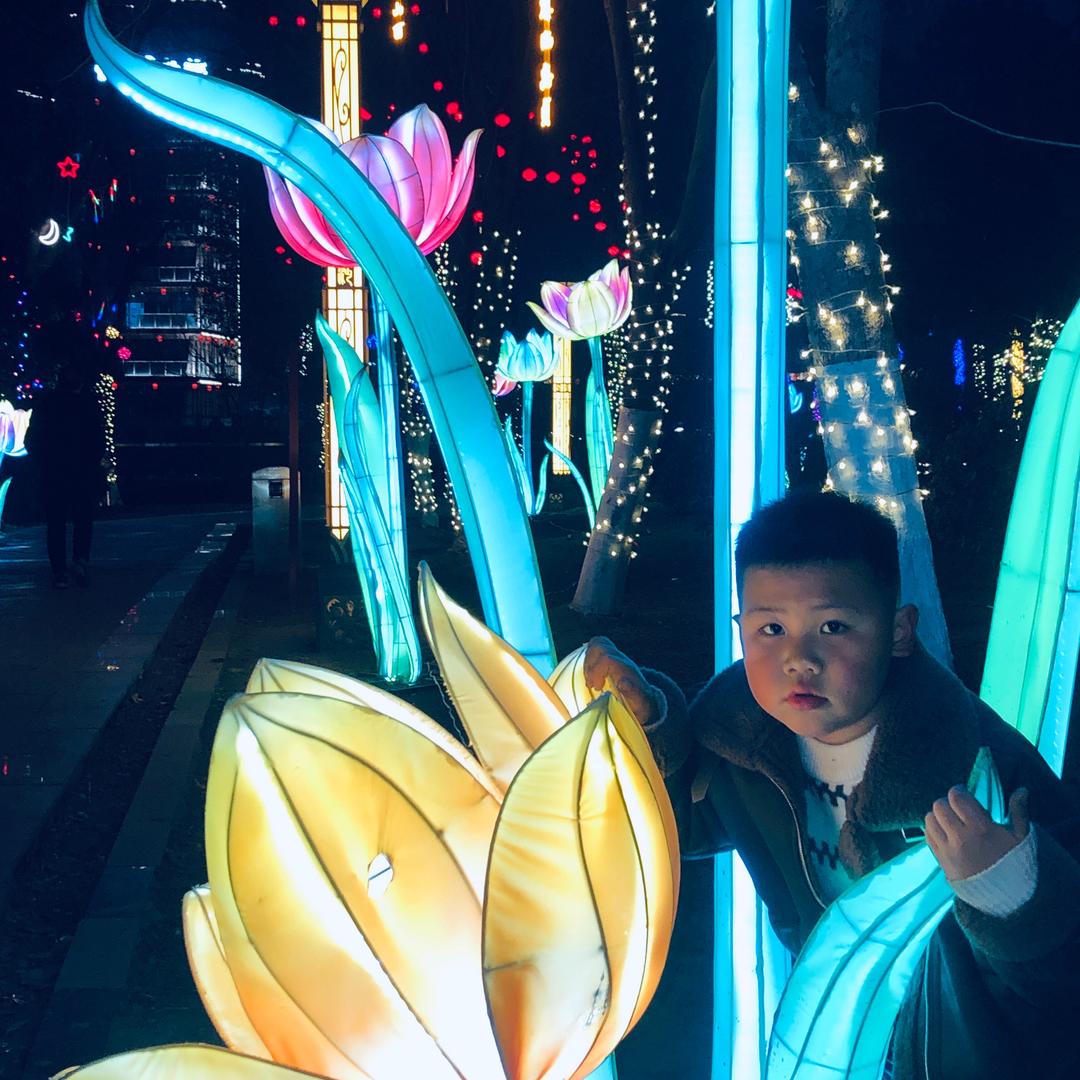 狠踹瘸子那条好腿儿