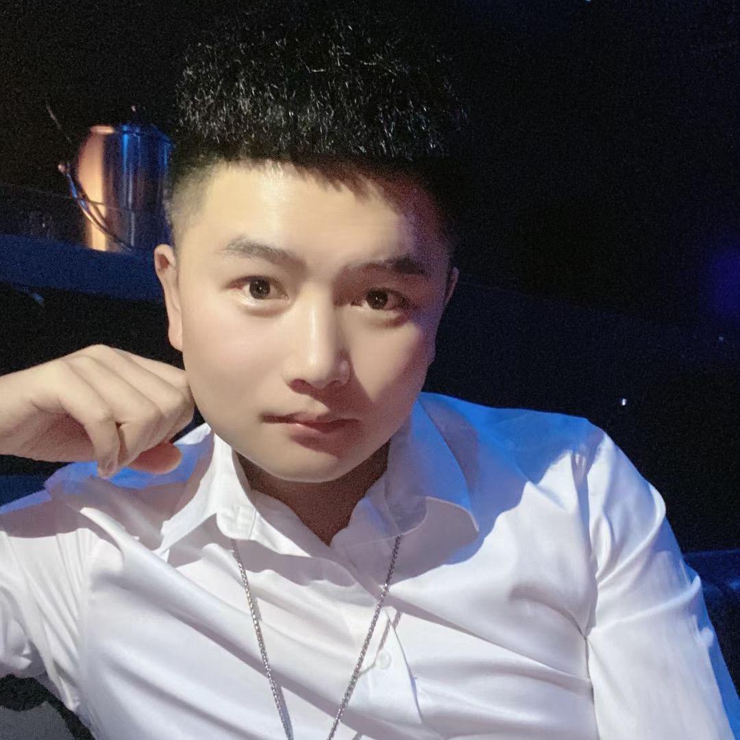 欧米亚酒吧^_^翟俊