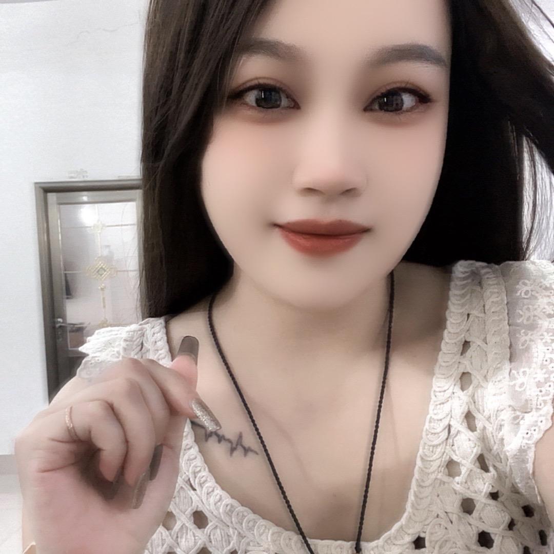 红红（穿搭在橱窗里）