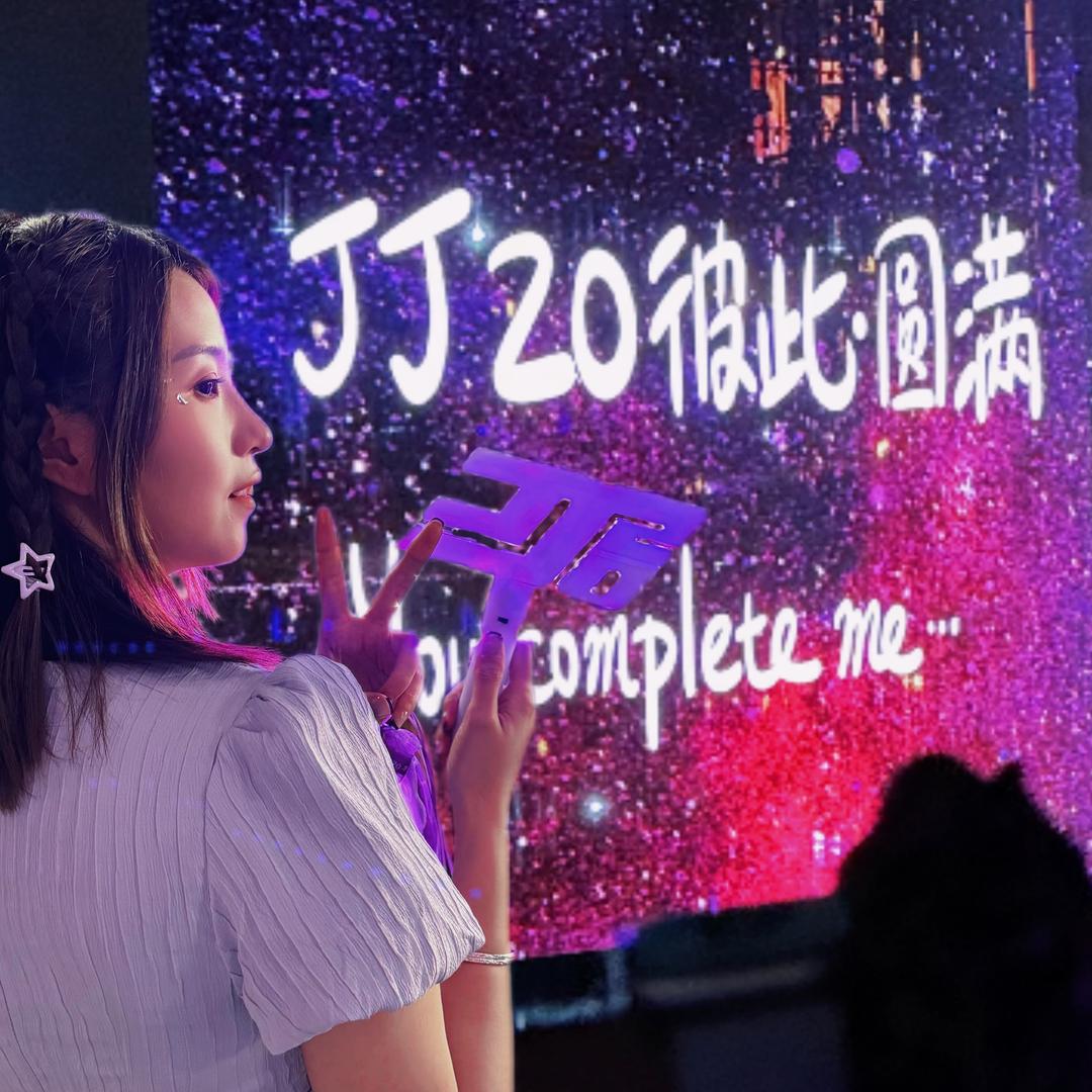 happy不会弹钢琴