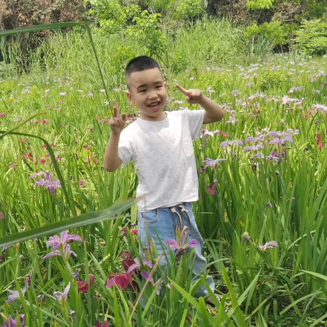 卖耗材的小男孩