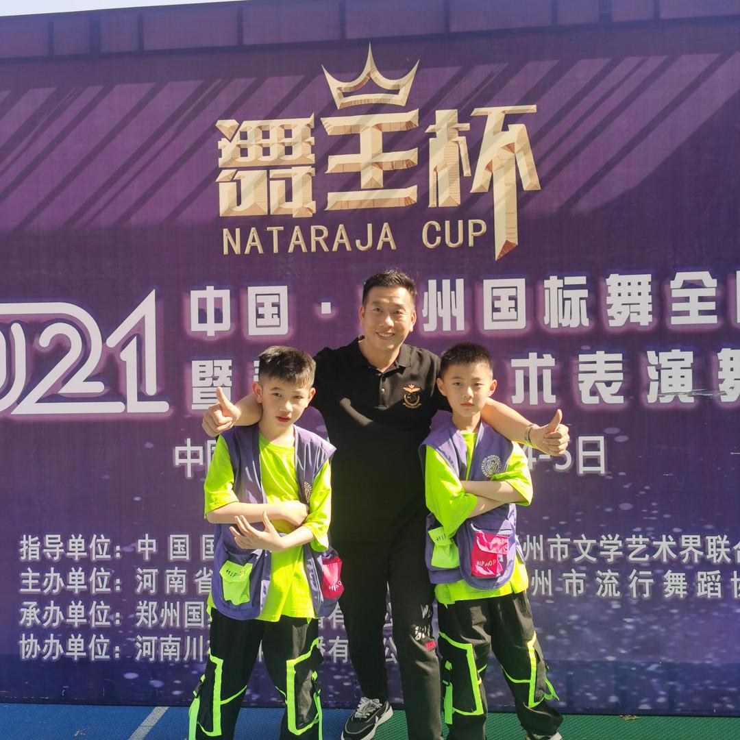 巨芙蓉鞋服有限公司程海棠