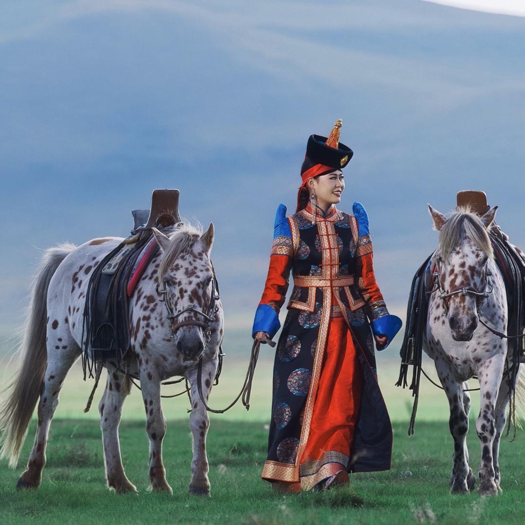 乌力吉玛蒙古服饰