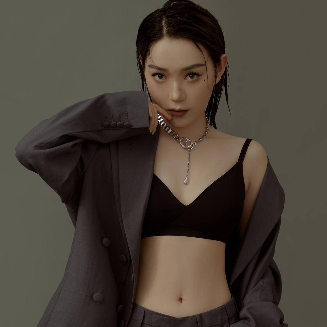 开婚纱店的张小姐