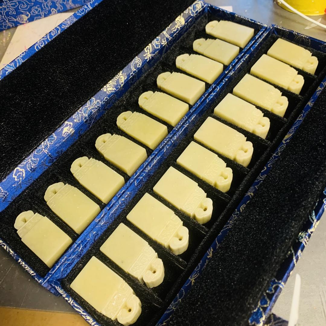 青田兜宝国石零售小店