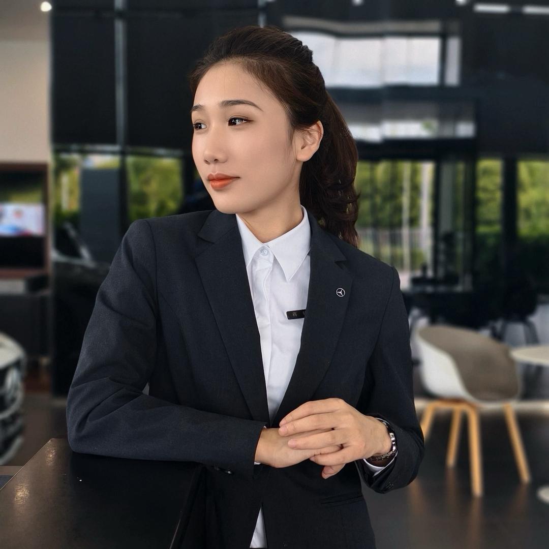 卖奔驰的少妇