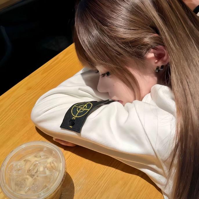 棱.