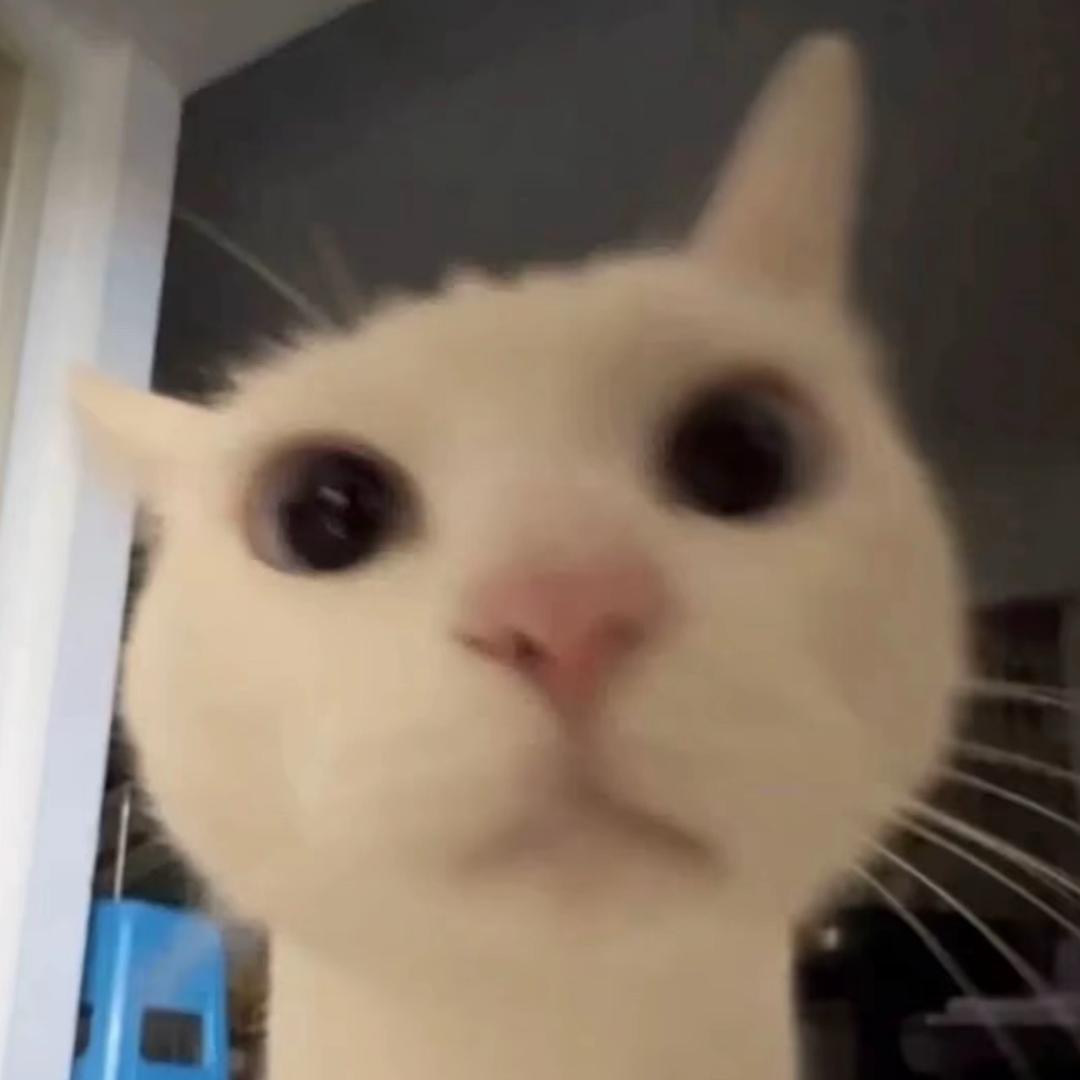 三三石