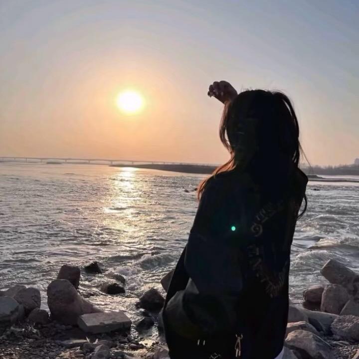 瑶瑶小困包🐬