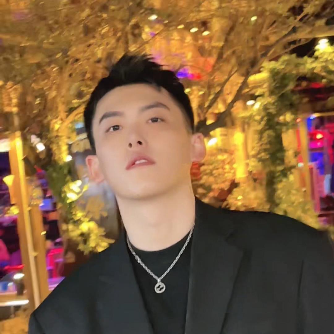 米德德德。
