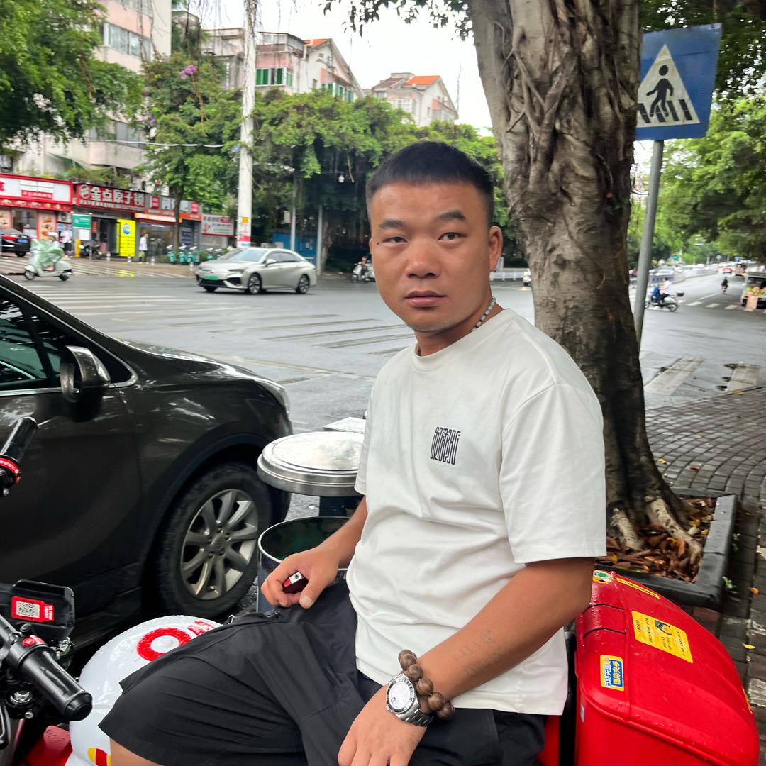 矮罗子。《奇迹团队》