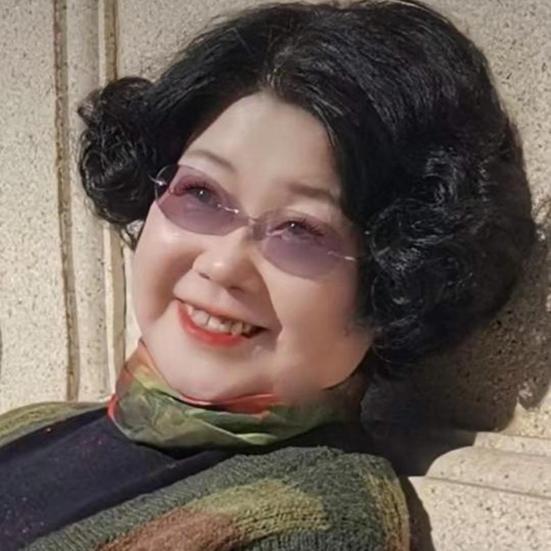 华