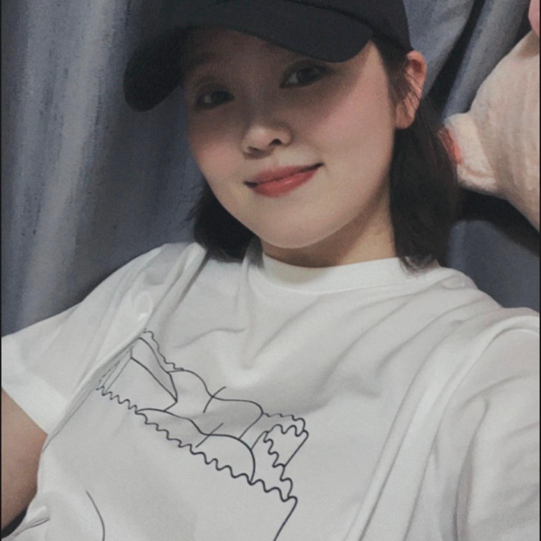 岑河百变童年精品童装