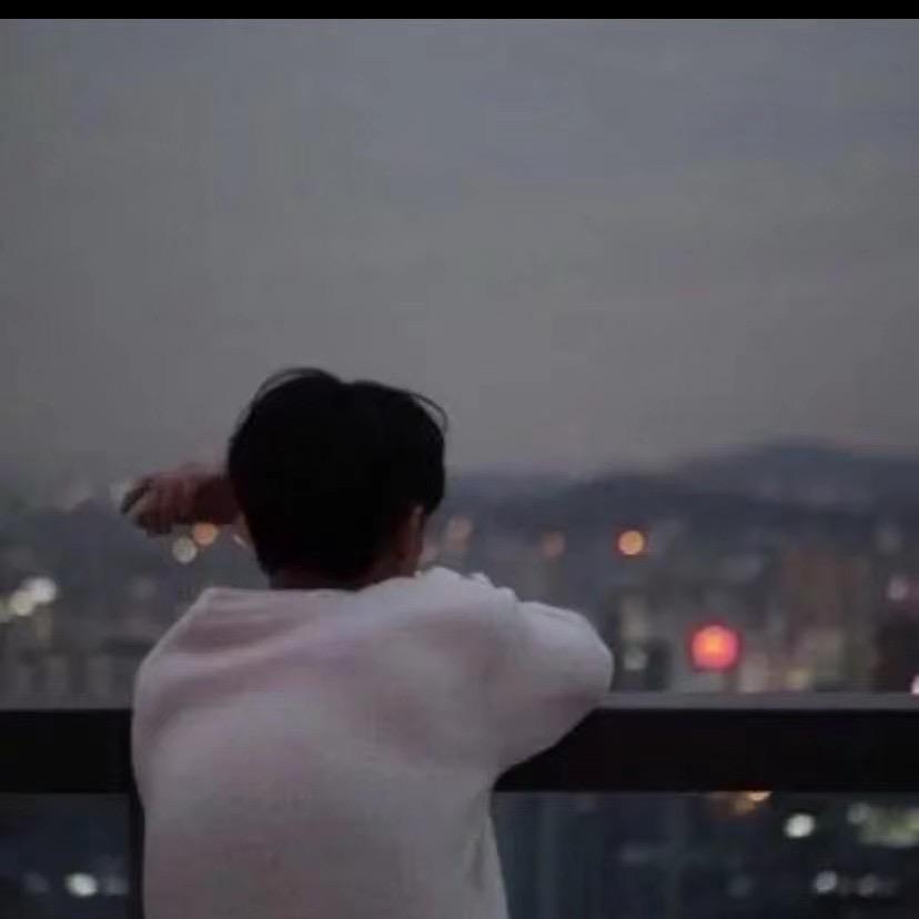 爱看吊带衫的男人