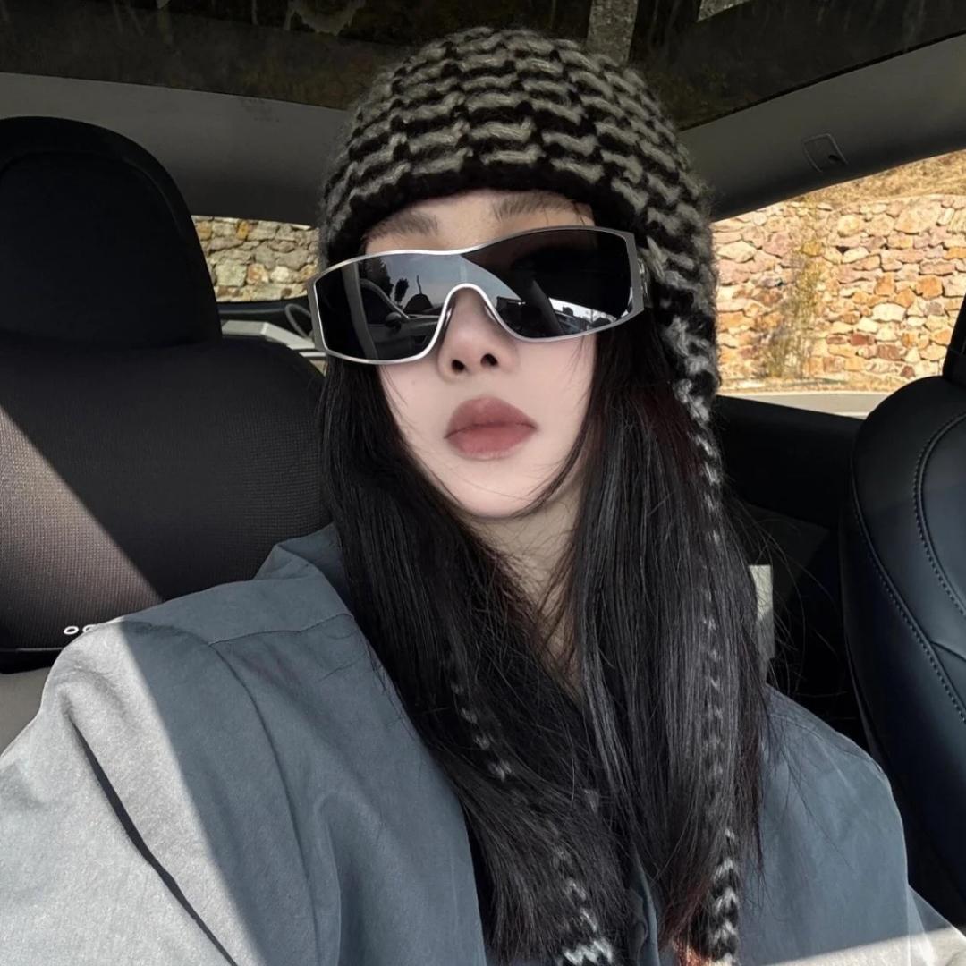 Qq.